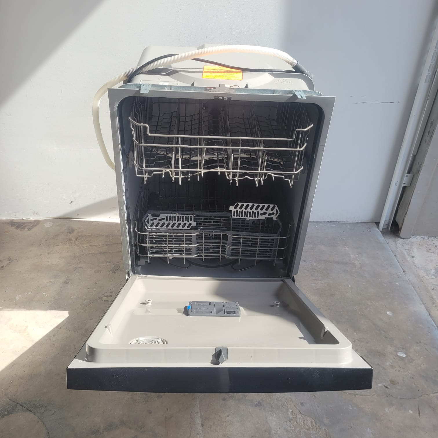 GE Black Stainless Steel Dishwasher GE Black Stainless Steel Dishwasher